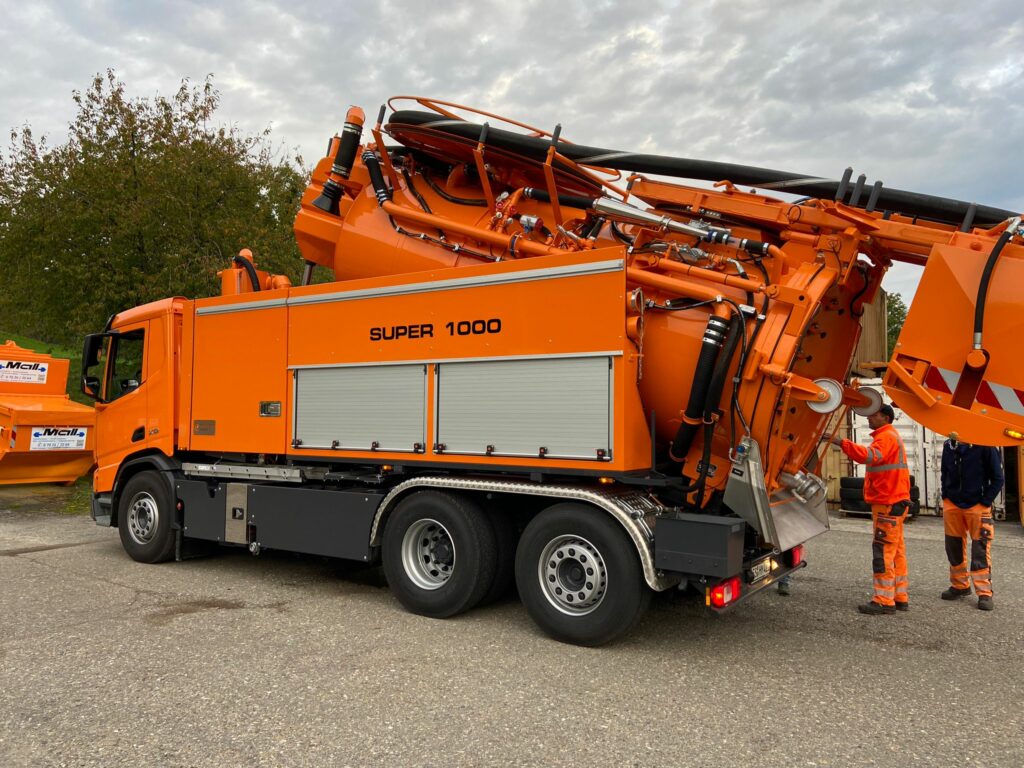 DAF XD 450 mit Kanalreinigungsaufbau