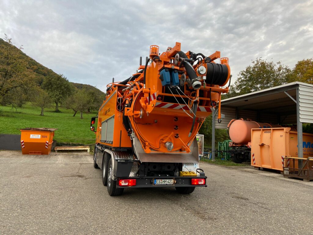 DAF XD 450 mit Kanalreinigungsaufbau